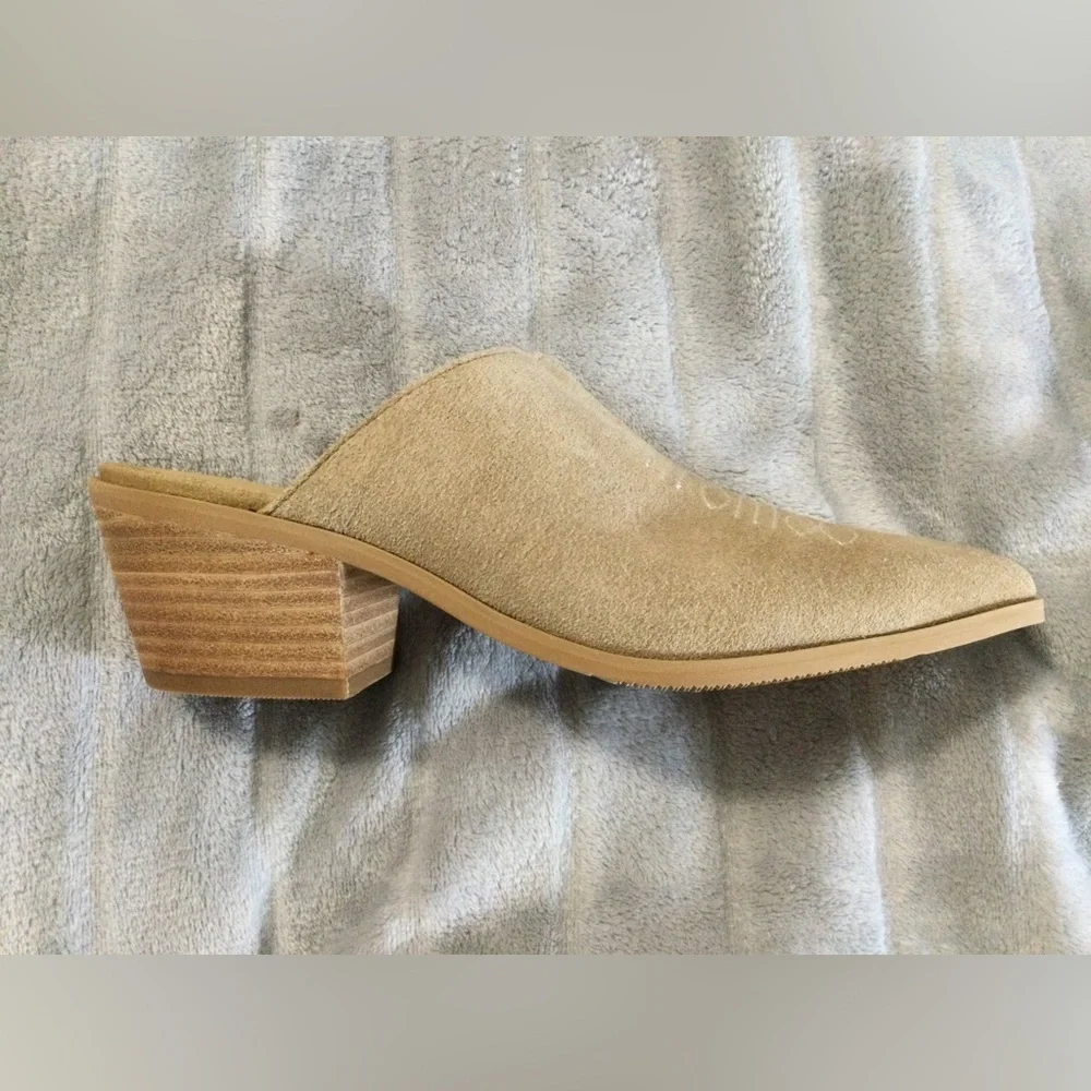 Lisa-Vivcky Women's Tan Suede Pointed Slip-On Mules - Picture 9 of 9